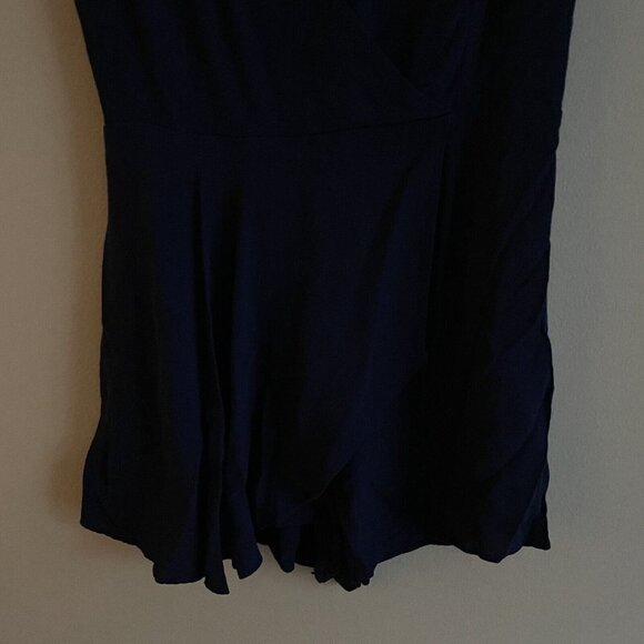 Kimchi Blue Urban Outfitters Women 6 Navy Ruffle Front Faux Wrap Anita Romper - Picture 3 of 9